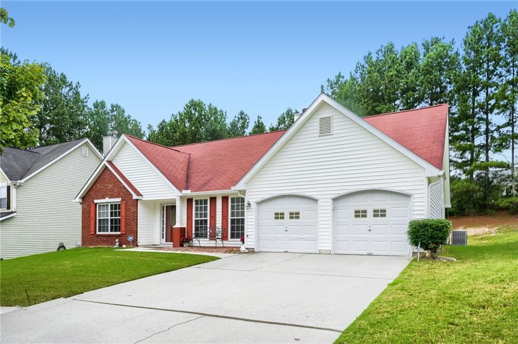 4 bedroom, 2 bathroom, 1,785 sq ft single family residence for sale at 7790 Glade Bend, Fairburn, GA 30213 — photo 2