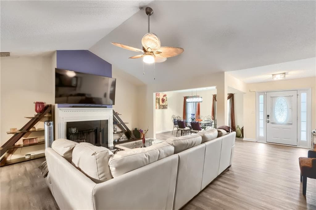 4 bedroom, 2 bathroom, 1,785 sq ft single family residence for sale at 7790 Glade Bend, Fairburn, GA 30213 — photo 6