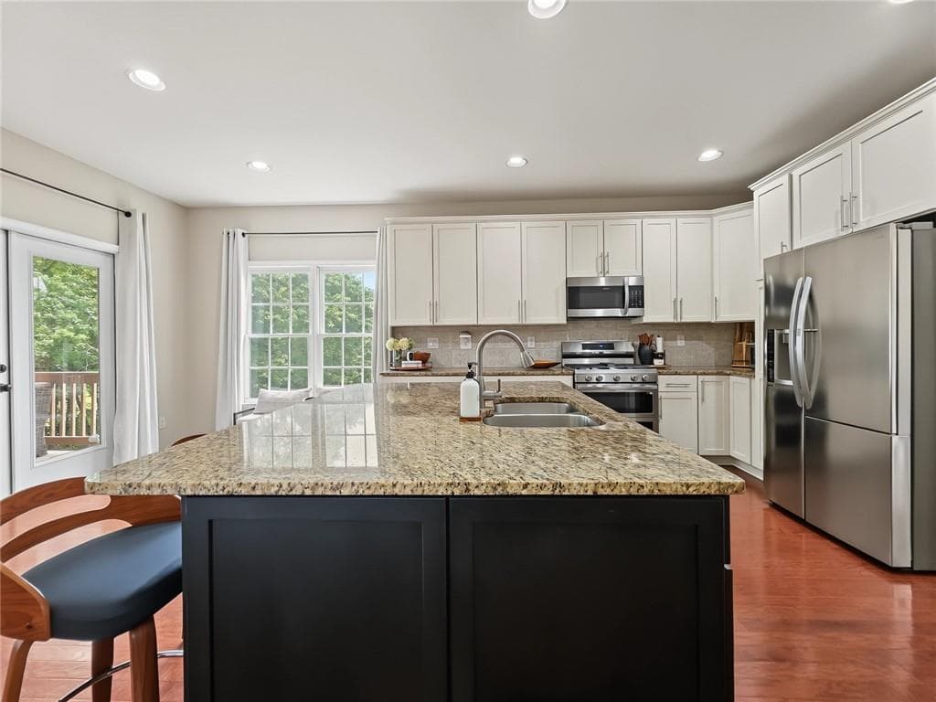 6 bedroom, 5 bathroom, 4,390 sq ft single family residence for sale at 9722 Spyglass Drive, Villa Rica, GA 30180 — photo 10