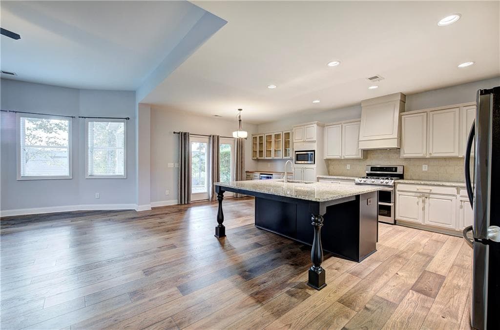 5 bedroom, 4 bathroom, 3,454 sq ft single family residence for sale at 246 Eagle Rock Drive, Acworth, GA 30101 — photo 2