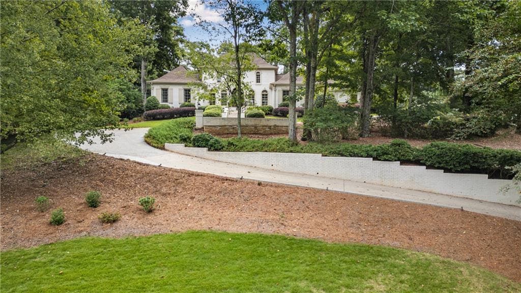 4 bedroom, 4 bathroom, 4,616 sq ft single family residence under contract at 9190 Huntcliff Trace, Sandy Springs, GA 30350 — photo 2