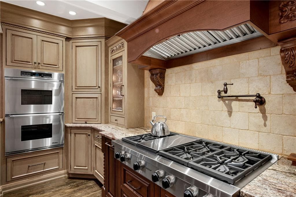 4 bedroom, 4 bathroom, 4,616 sq ft single family residence under contract at 9190 Huntcliff Trace, Sandy Springs, GA 30350 — photo 9