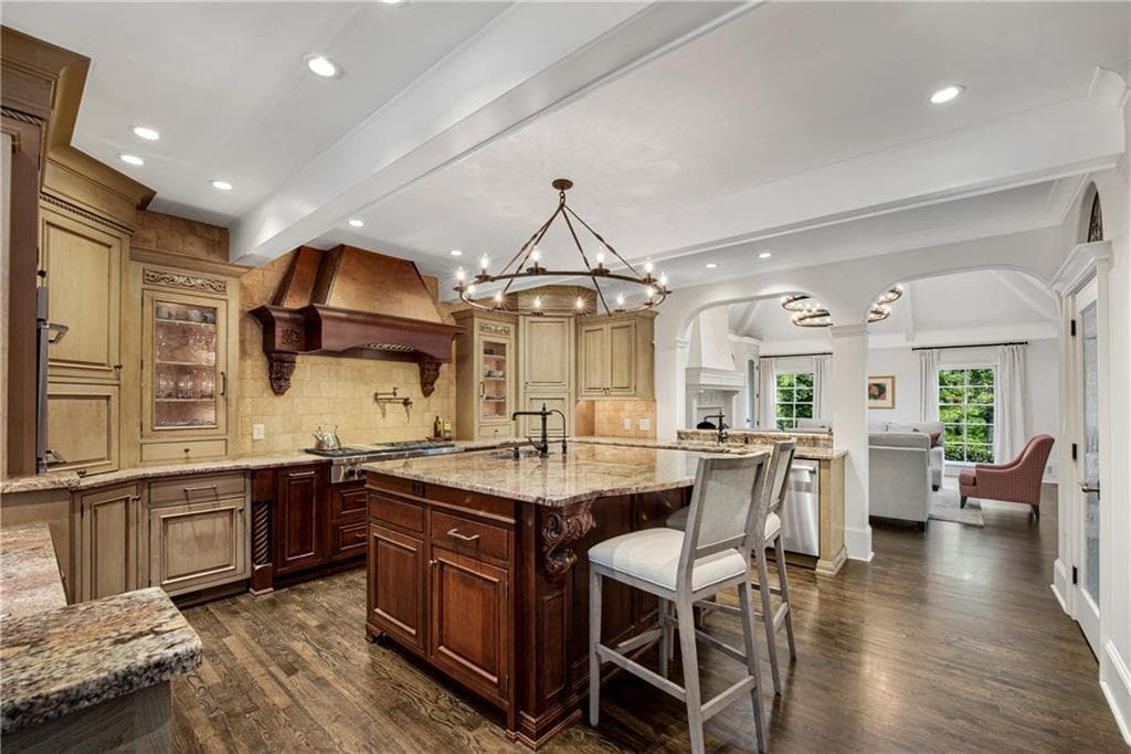 4 bedroom, 4 bathroom, 4,616 sq ft single family residence under contract at 9190 Huntcliff Trace, Sandy Springs, GA 30350 — photo 8