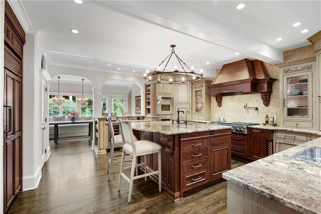 4 bedroom, 4 bathroom, 4,616 sq ft single family residence under contract at 9190 Huntcliff Trace, Sandy Springs, GA 30350 — photo 6
