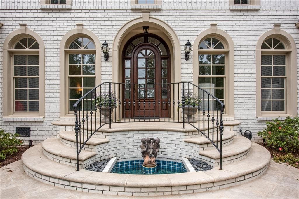 4 bedroom, 4 bathroom, 4,616 sq ft single family residence under contract at 9190 Huntcliff Trace, Sandy Springs, GA 30350 — photo 3