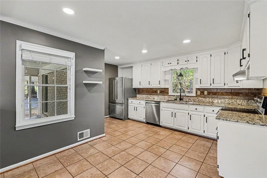 3 bedroom, 2 bathroom, 1,992 sq ft single family residence for sale at 4576 Driftwood Drive, Austell, GA 30106 — photo 3