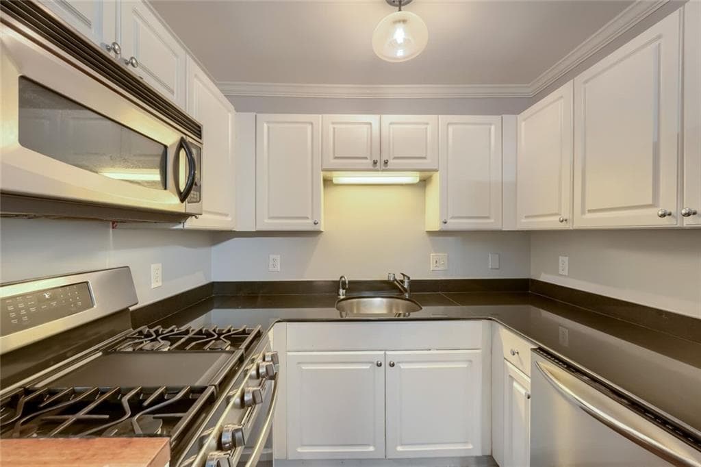 1 bedroom, 1 bathroom, 600 sq ft condominium for rent at 1988 Wellbourne Drive 6, Atlanta, GA 30324 for $1,500 a month — photo 9