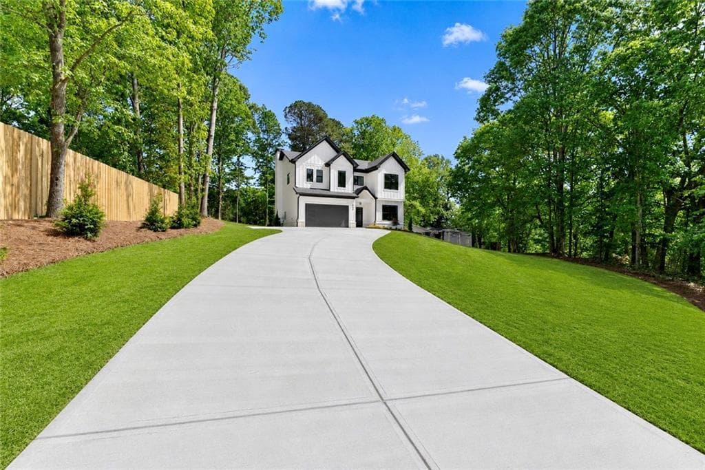 4 bedroom, 3 bathroom, 2,350 sq ft single family residence for sale at 5019 Nichols Drive, Flowery Branch, GA 30542 — photo 3