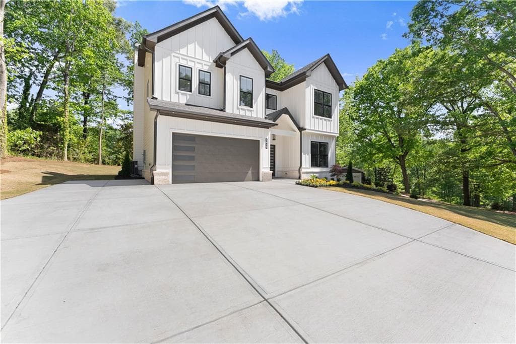 4 bedroom, 3 bathroom, 2,350 sq ft single family residence for sale at 5019 Nichols Drive, Flowery Branch, GA 30542 — photo 4