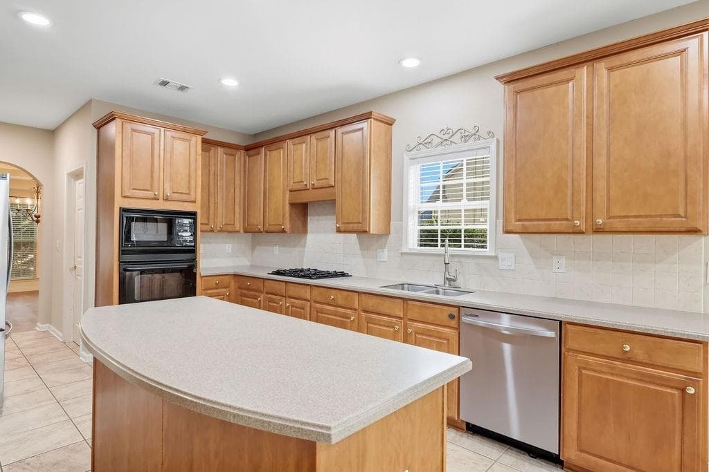 5 bedroom, 4 bathroom, 3,596 sq ft single family residence for sale at 1500 Granby Lane, Locust Grove, GA 30248 — photo 8