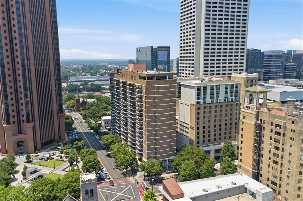 1 bedroom, 1 bathroom, 786 sq ft condominium for sale at 620 Peachtree Street 1009, Atlanta, GA 30308