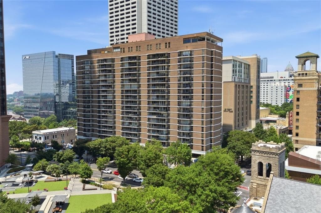 1 bedroom, 1 bathroom, 786 sq ft condominium for sale at 620 Peachtree Street 1009, Atlanta, GA 30308 — photo 2