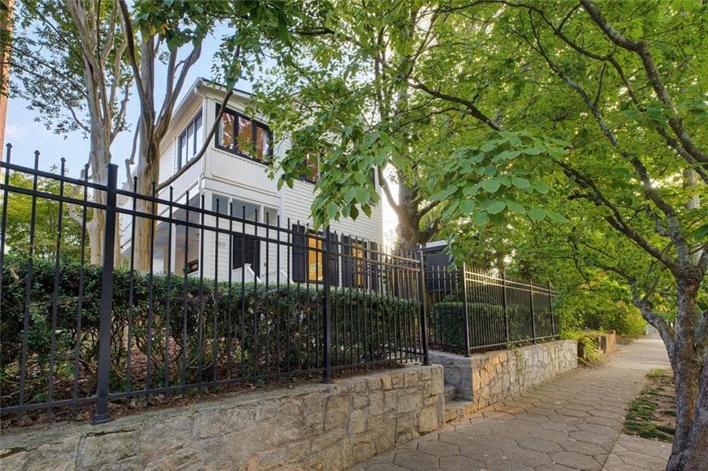 2 bedroom, 3 bathroom, 1,996 sq ft single family residence under contract at 783 Edgewood Avenue, Atlanta, GA 30307 — photo 2