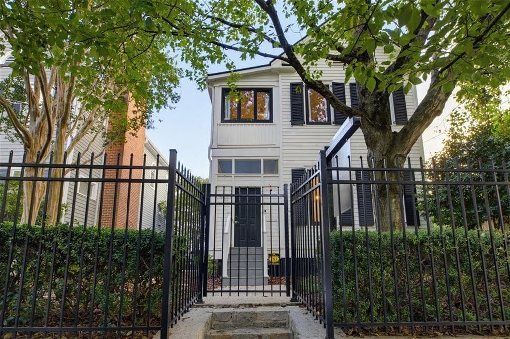 2 bedroom, 3 bathroom, 1,996 sq ft single family residence under contract at 783 Edgewood Avenue, Atlanta, GA 30307 — photo 3