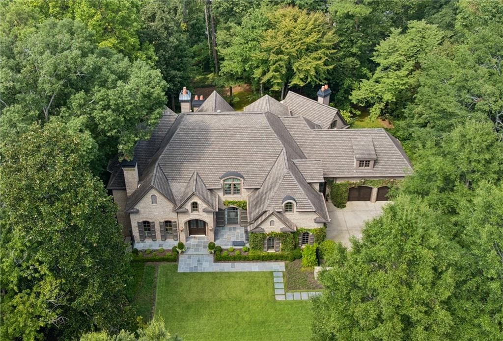 6 bedroom, 9 bathroom, 7,561 sq ft single family residence for sale at 405 Kenbrook Drive, Sandy Springs, GA 30327 — photo 4