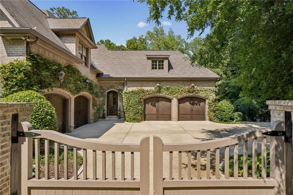 6 bedroom, 9 bathroom, 7,561 sq ft single family residence for sale at 405 Kenbrook Drive, Sandy Springs, GA 30327 — photo 8