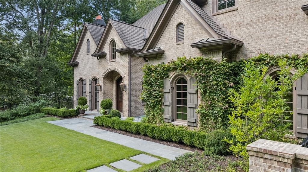 6 bedroom, 9 bathroom, 7,561 sq ft single family residence for sale at 405 Kenbrook Drive, Sandy Springs, GA 30327 — photo 9