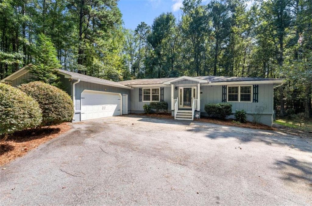 3 bedroom, 2 bathroom, 2,175 sq ft single family residence for sale at 3181 McKown Road, Douglasville, GA 30134 — photo 2