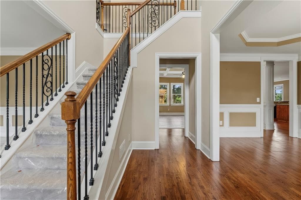 6 bedroom, 4 bathroom, 5,379 sq ft single family residence for sale at 5605 Viewpoint Court, Suwanee, GA 30024 — photo 3