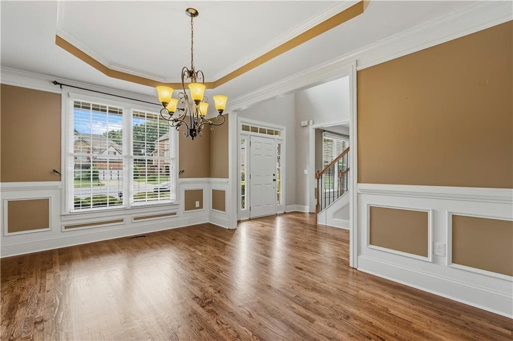 6 bedroom, 4 bathroom, 5,379 sq ft single family residence for sale at 5605 Viewpoint Court, Suwanee, GA 30024 — photo 5