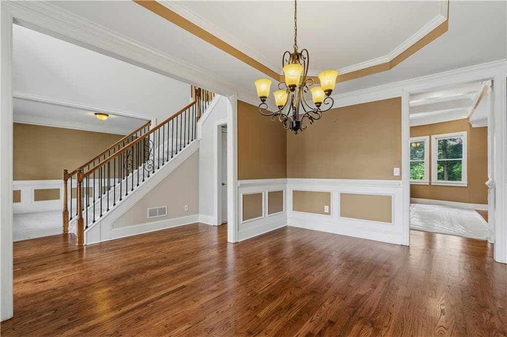 6 bedroom, 4 bathroom, 5,379 sq ft single family residence for sale at 5605 Viewpoint Court, Suwanee, GA 30024 — photo 6