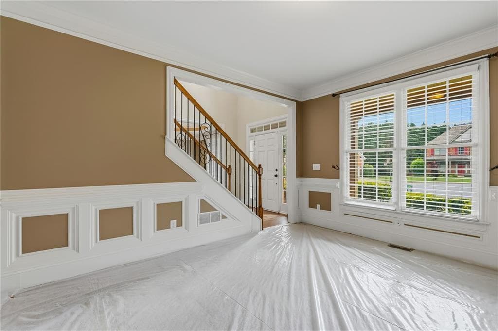 6 bedroom, 4 bathroom, 5,379 sq ft single family residence for sale at 5605 Viewpoint Court, Suwanee, GA 30024 — photo 8