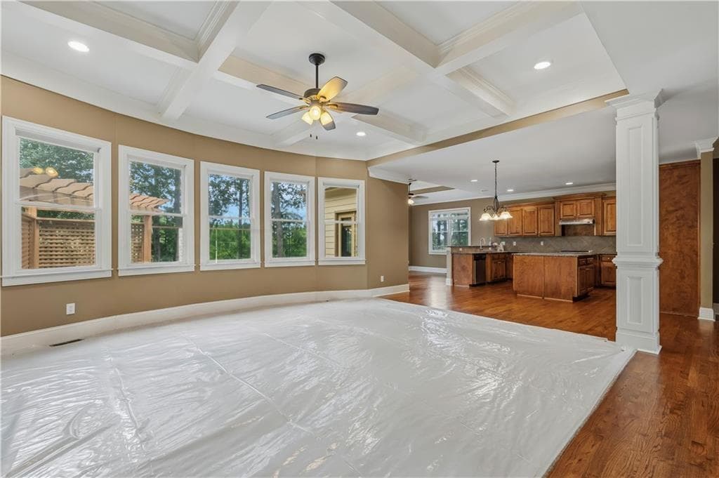 6 bedroom, 4 bathroom, 5,379 sq ft single family residence for sale at 5605 Viewpoint Court, Suwanee, GA 30024 — photo 9