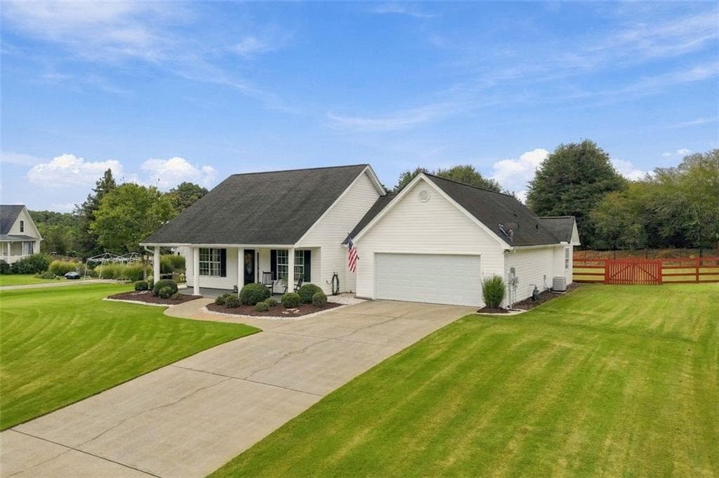 3 bedroom, 2 bathroom, 1,685 sq ft single family residence for sale at 8225 Wimbledon Court, Gainesville, GA 30506 — photo 2