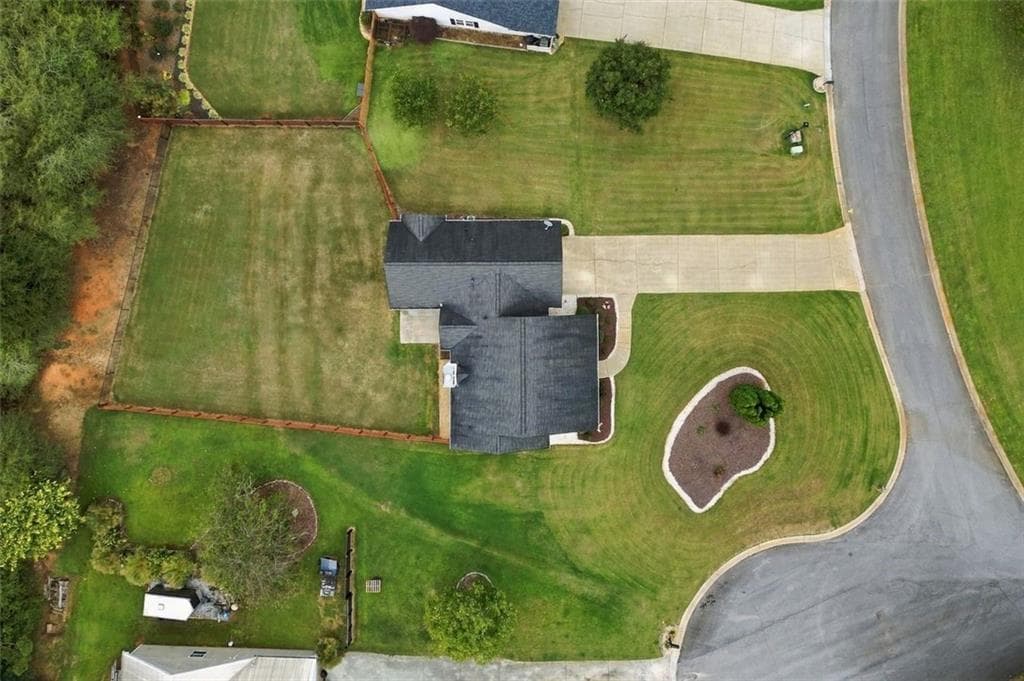 3 bedroom, 2 bathroom, 1,685 sq ft single family residence for sale at 8225 Wimbledon Court, Gainesville, GA 30506 — photo 5