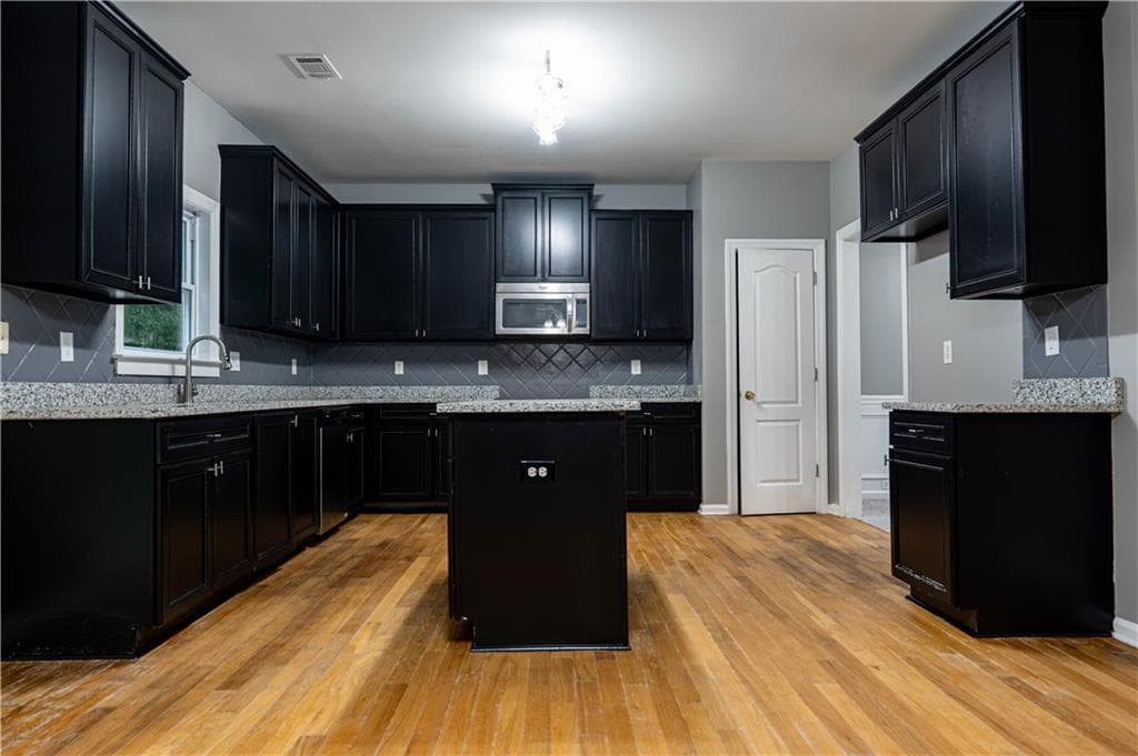 7 bedroom, 4 bathroom, 4,130 sq ft single family residence for sale at 1933 Temple Park Drive, Loganville, GA 30052 — photo 7