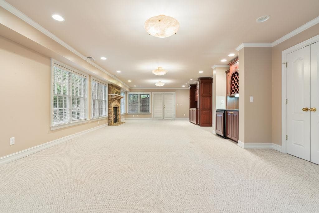 6 bedroom, 5 bathroom, 6,898 sq ft single family residence under contract at 5299 Garnaby Lane, Peachtree Corners, GA 30092 — photo 5