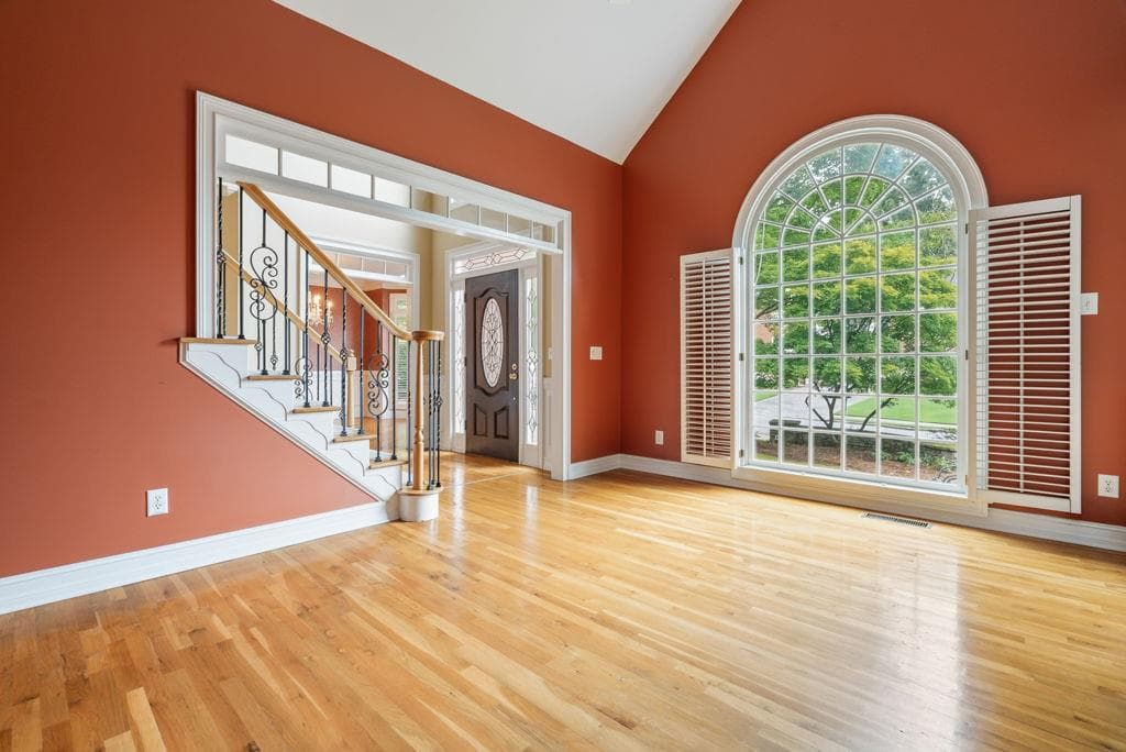 6 bedroom, 5 bathroom, 6,898 sq ft single family residence under contract at 5299 Garnaby Lane, Peachtree Corners, GA 30092 — photo 9