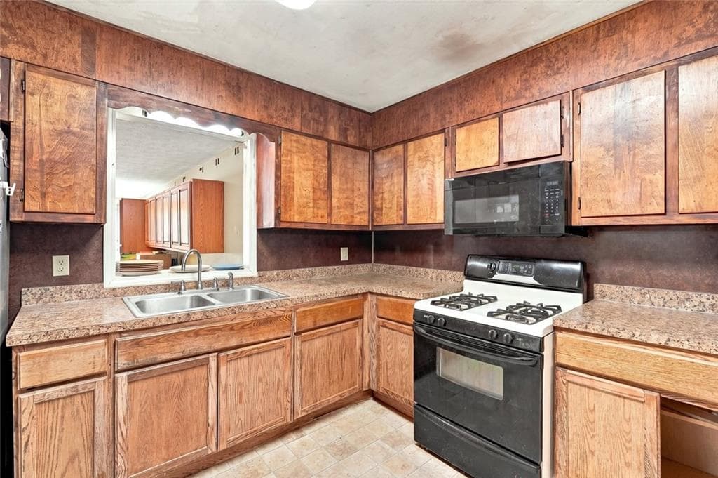 6 bedroom, 4 bathroom, 3,878 sq ft single family residence for sale at 5110 Macland Road, Powder Springs, GA 30127 — photo 7