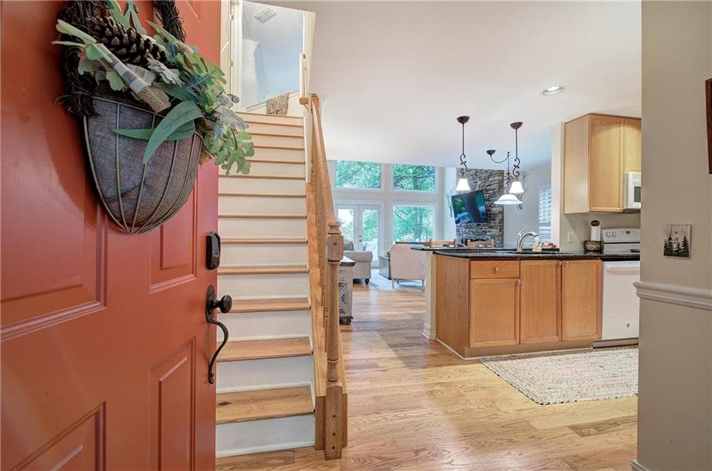 3 bedroom, 3 bathroom, 2,075 sq ft single family residence for sale at 225 Grandview Trail, Jasper, GA 30143 — photo 3