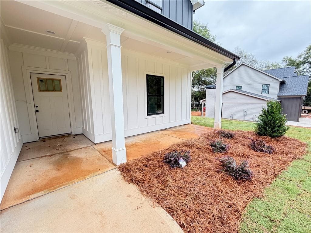5 bedroom, 4 bathroom, 2,472 sq ft single family residence for sale at 126 Holders Siding Road, Jefferson, GA 30549 — photo 3