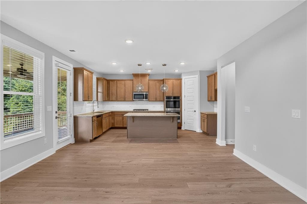5 bedroom, 4 bathroom, 2,900 sq ft single family residence for sale at 2520 Parkside Way Lot 01, Gainesville, GA 30507 — photo 8