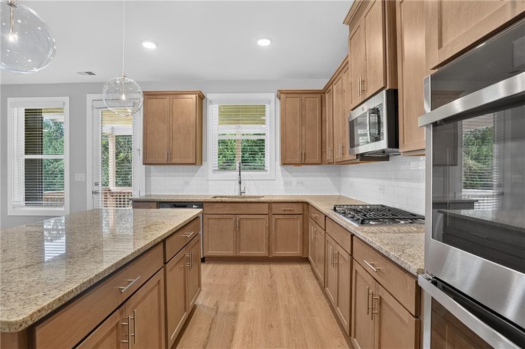 5 bedroom, 4 bathroom, 2,900 sq ft single family residence for sale at 2520 Parkside Way Lot 01, Gainesville, GA 30507 — photo 9