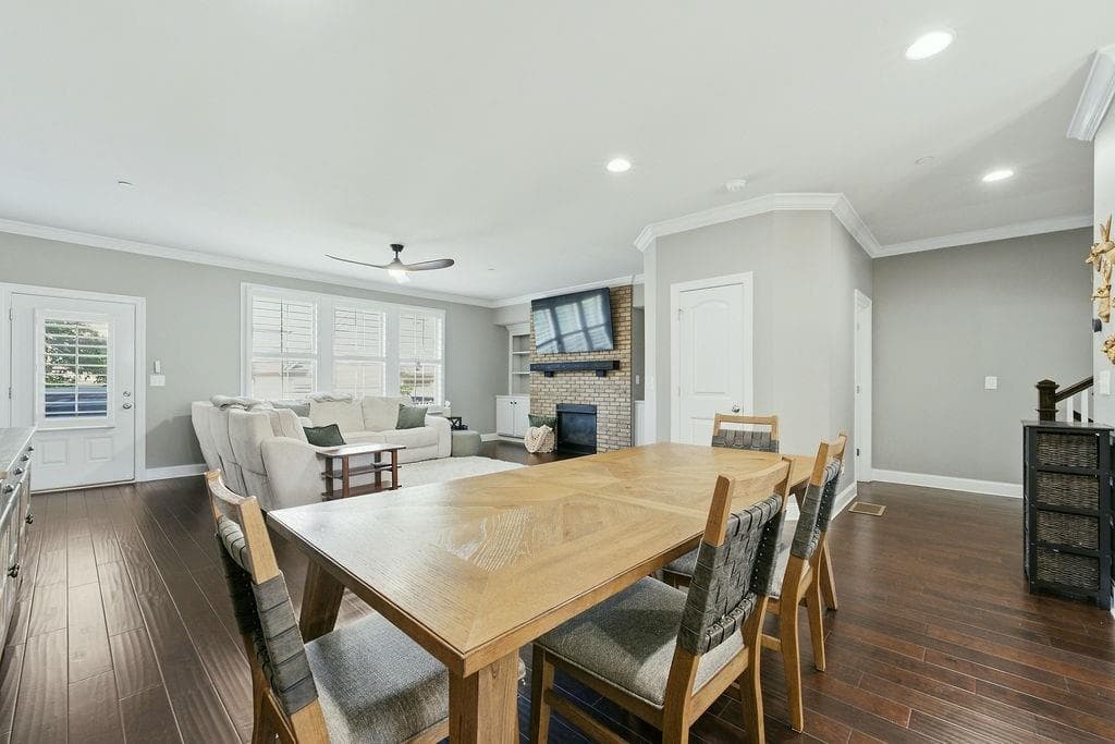 3 bedroom, 4 bathroom, 2,961 sq ft townhouse for sale at 132 Marietta Walk, Marietta, GA 30064 — photo 7