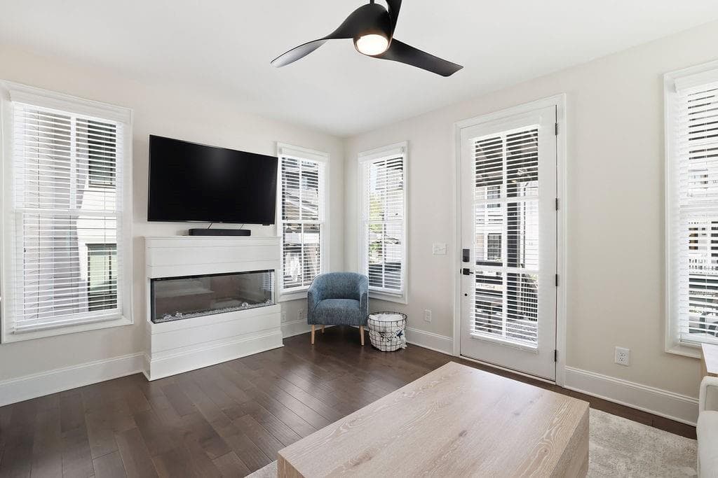 2 bedroom, 2 bathroom, 1,132 sq ft single family residence for sale at 1910 Galt Commons, Kennesaw, GA 30144 — photo 3