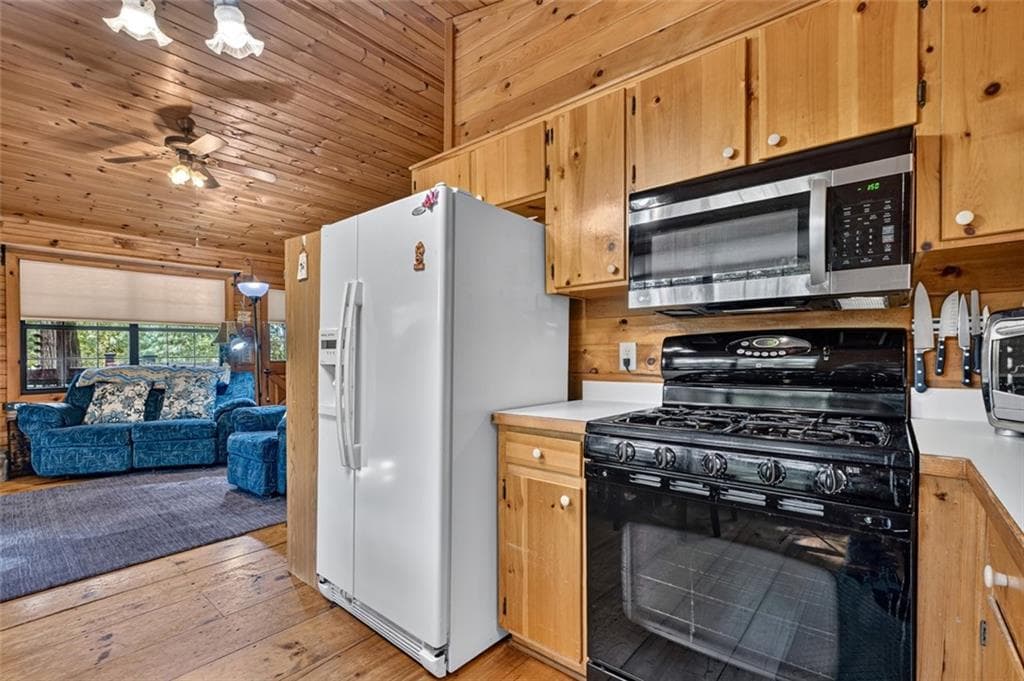 2 bedroom, 1 bathroom, 672 sq ft single family residence for sale at 29 River Ranch Court, Ellijay, GA 30540 — photo 7