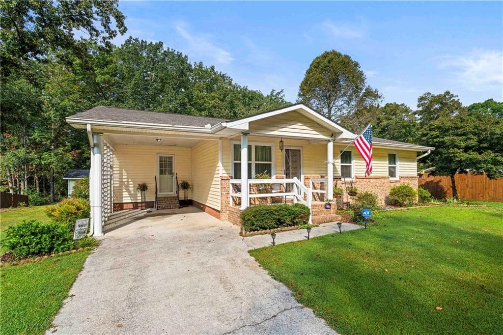 3 bedroom, 2 bathroom, 1,192 sq ft single family residence under contract at 437 Jason Drive, Trion, GA 30753 — photo 2