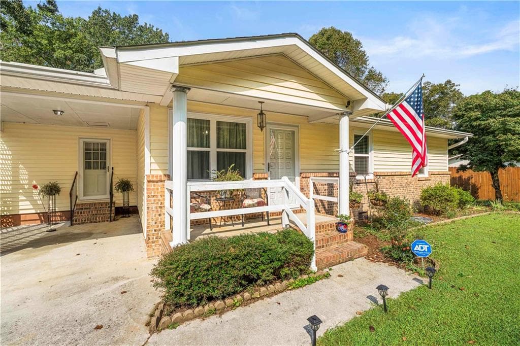 3 bedroom, 2 bathroom, 1,192 sq ft single family residence under contract at 437 Jason Drive, Trion, GA 30753 — photo 4