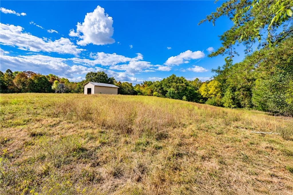 3 bedroom, 2 bathroom, 1,744 sq ft single family residence for sale at 936 Cowboy Sams, Trenton, GA 30752 — photo 4