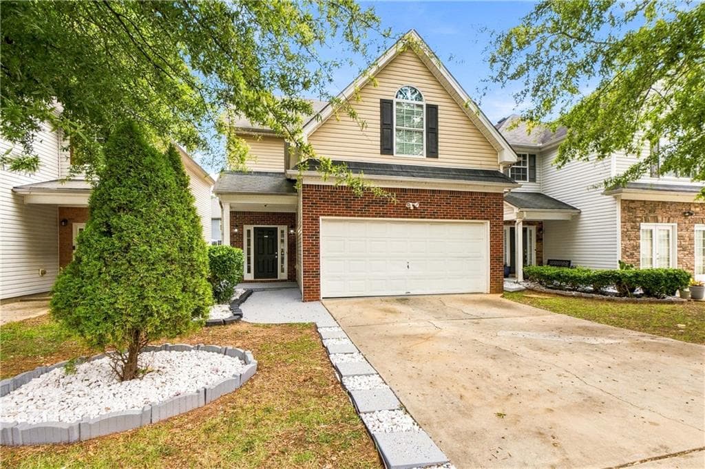 4 bedroom, 3 bathroom, 2,030 sq ft single family residence for sale at 11240 Aliyah Drive, Hampton, GA 30228 — photo 2