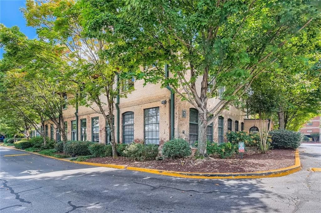 1 bedroom, 1 bathroom, 737 sq ft condominium for rent at 170 Boulevard 101F, Atlanta, GA 30312 for $2,100 a month — photo 1 of 14