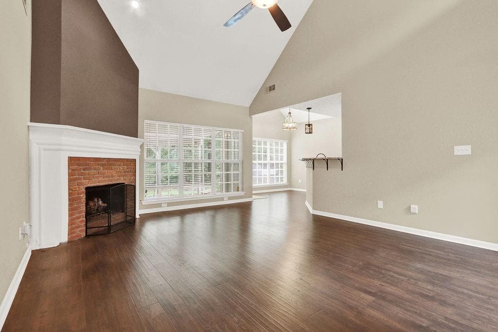 4 bedroom, 3 bathroom, 2,190 sq ft single family residence for sale at 4046 River Elan Drive, Gainesville, GA 30507 — photo 2