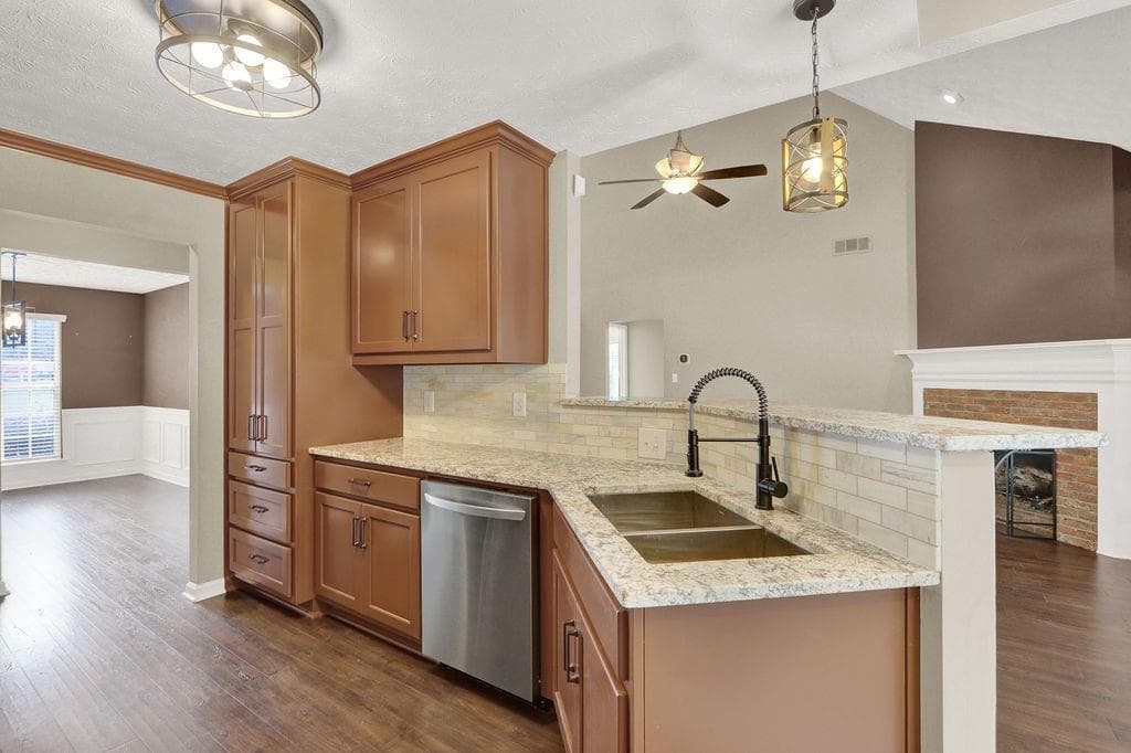 4 bedroom, 3 bathroom, 2,190 sq ft single family residence for sale at 4046 River Elan Drive, Gainesville, GA 30507 — photo 3