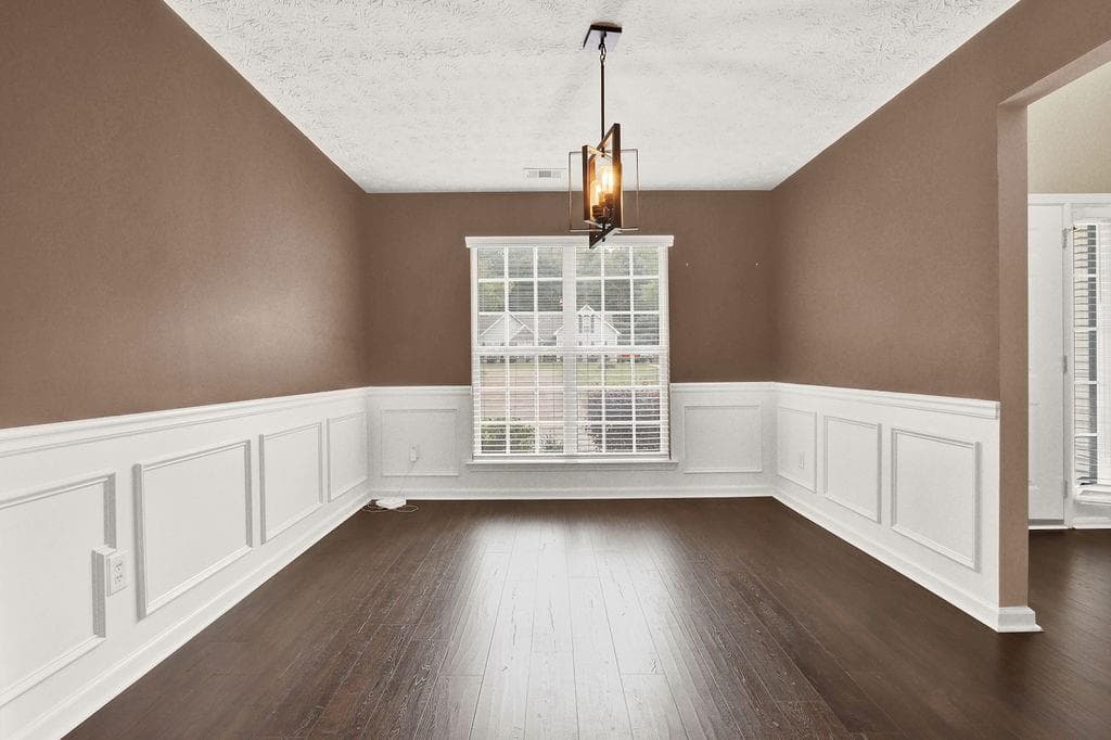4 bedroom, 3 bathroom, 2,190 sq ft single family residence for sale at 4046 River Elan Drive, Gainesville, GA 30507 — photo 4