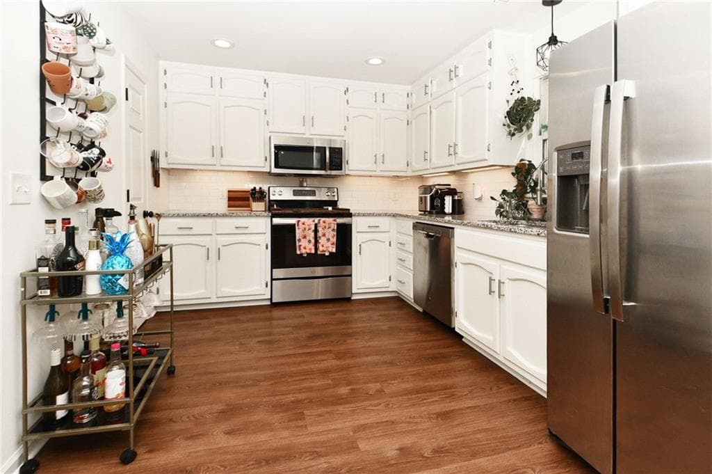 3 bedroom, 3 bathroom, 1,800 sq ft townhouse for sale at 230 West Avenue 1, Carrollton, GA 30117 — photo 8