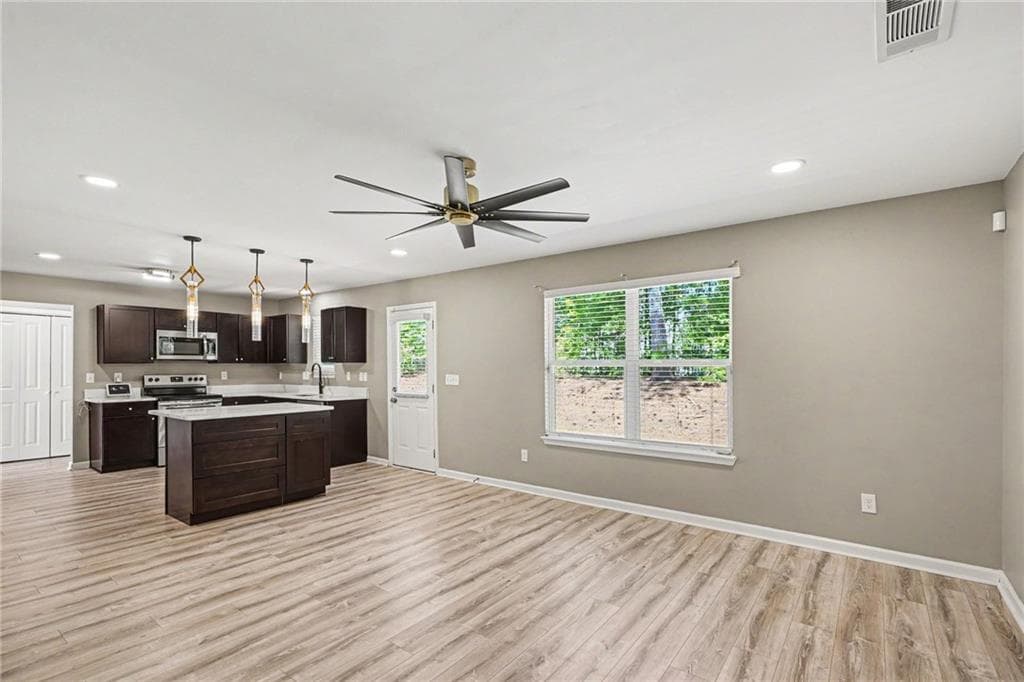 4 bedroom, 3 bathroom, 1,928 sq ft single family residence for sale at 1128 Oak Hollow Lane, Hampton, GA 30228 — photo 5